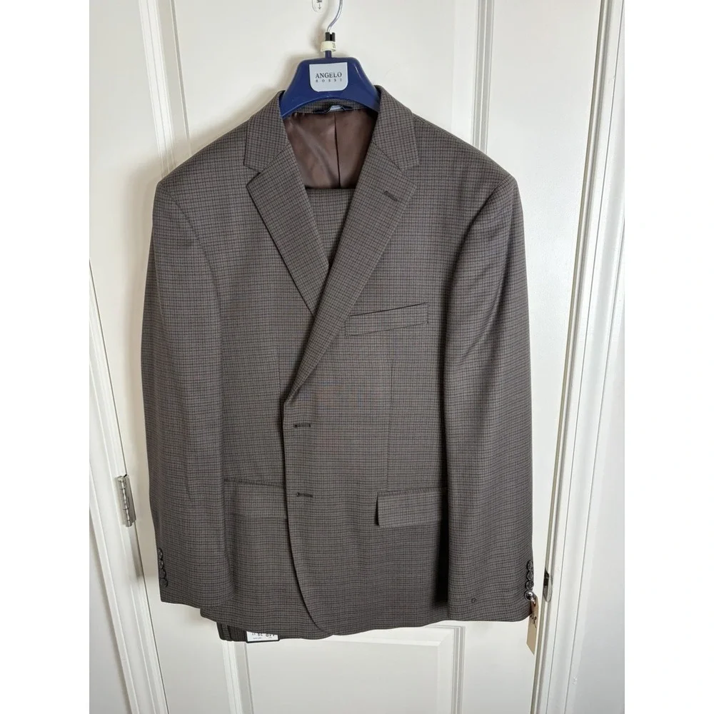 NWT!! Angelo Rossi 2-Piece Suit, Dark Tope, Jacket 44R, Pants 38 Waist.